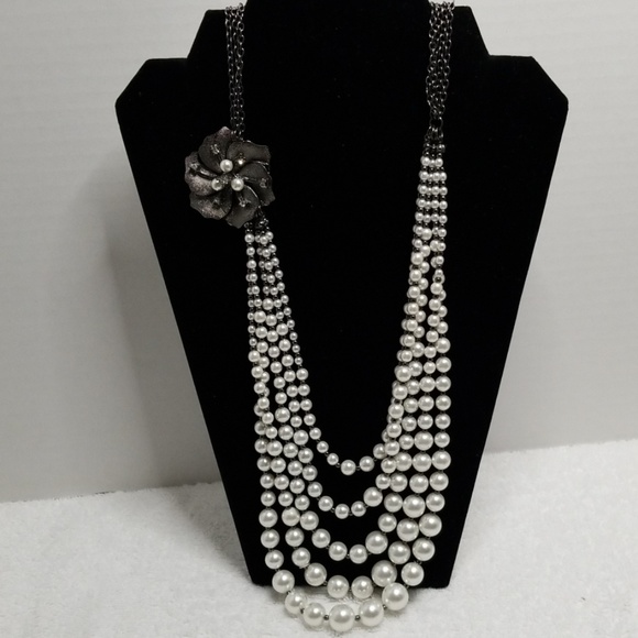 unknown Jewelry - Faux Pearls statement necklace